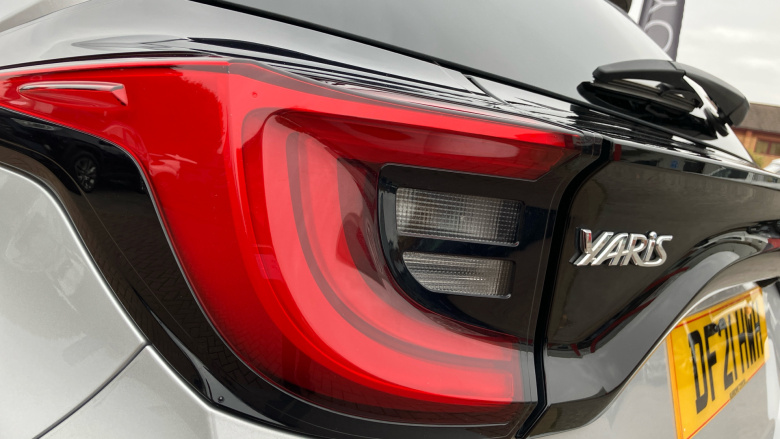 Toyota Yaris 1.5 Hybrid Design 5dr CVT Hybrid Hatchback